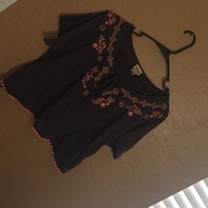 Dark gray cropped shirt